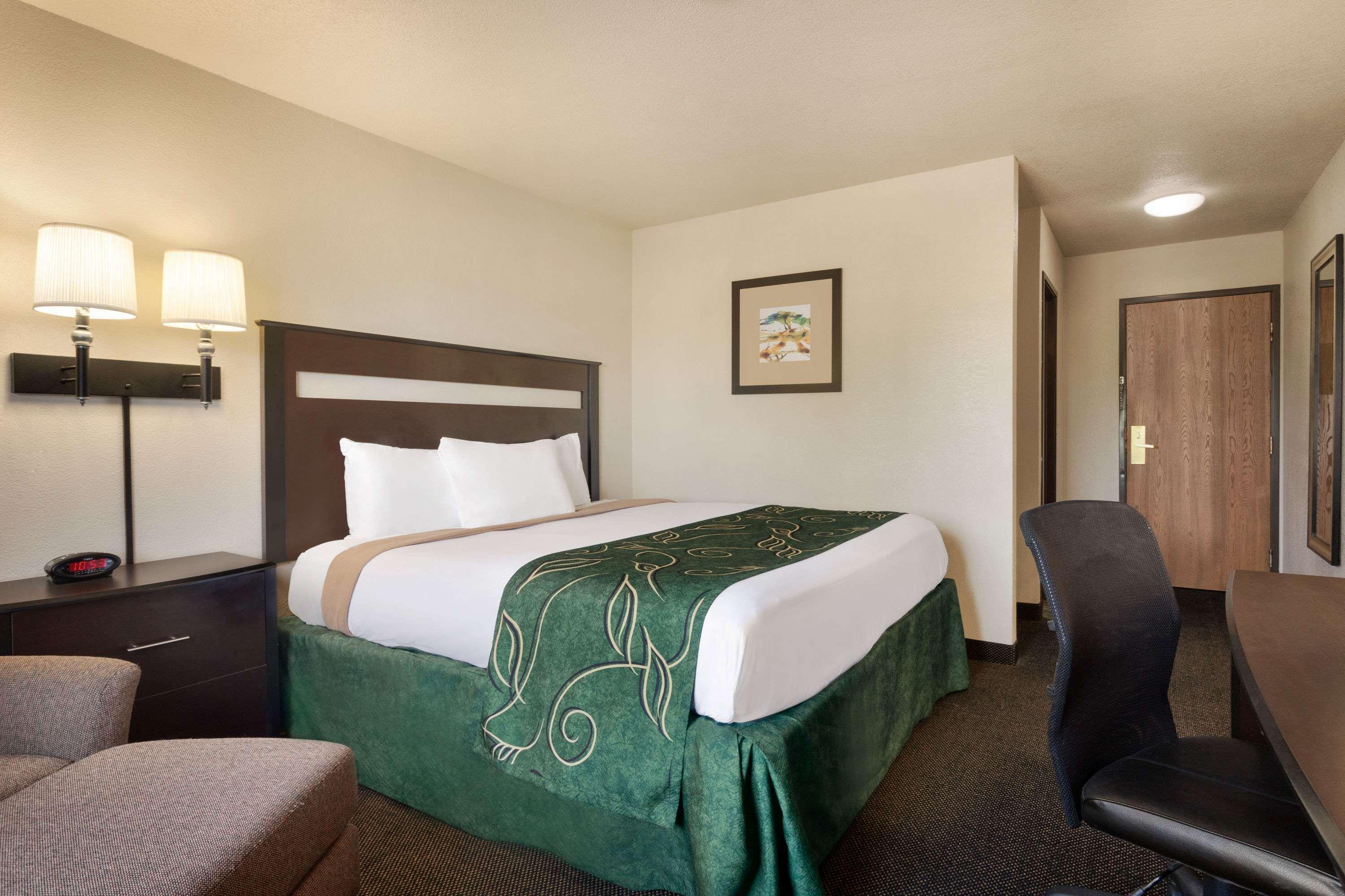 Travelodge By Wyndham Jefferson City Exterior photo