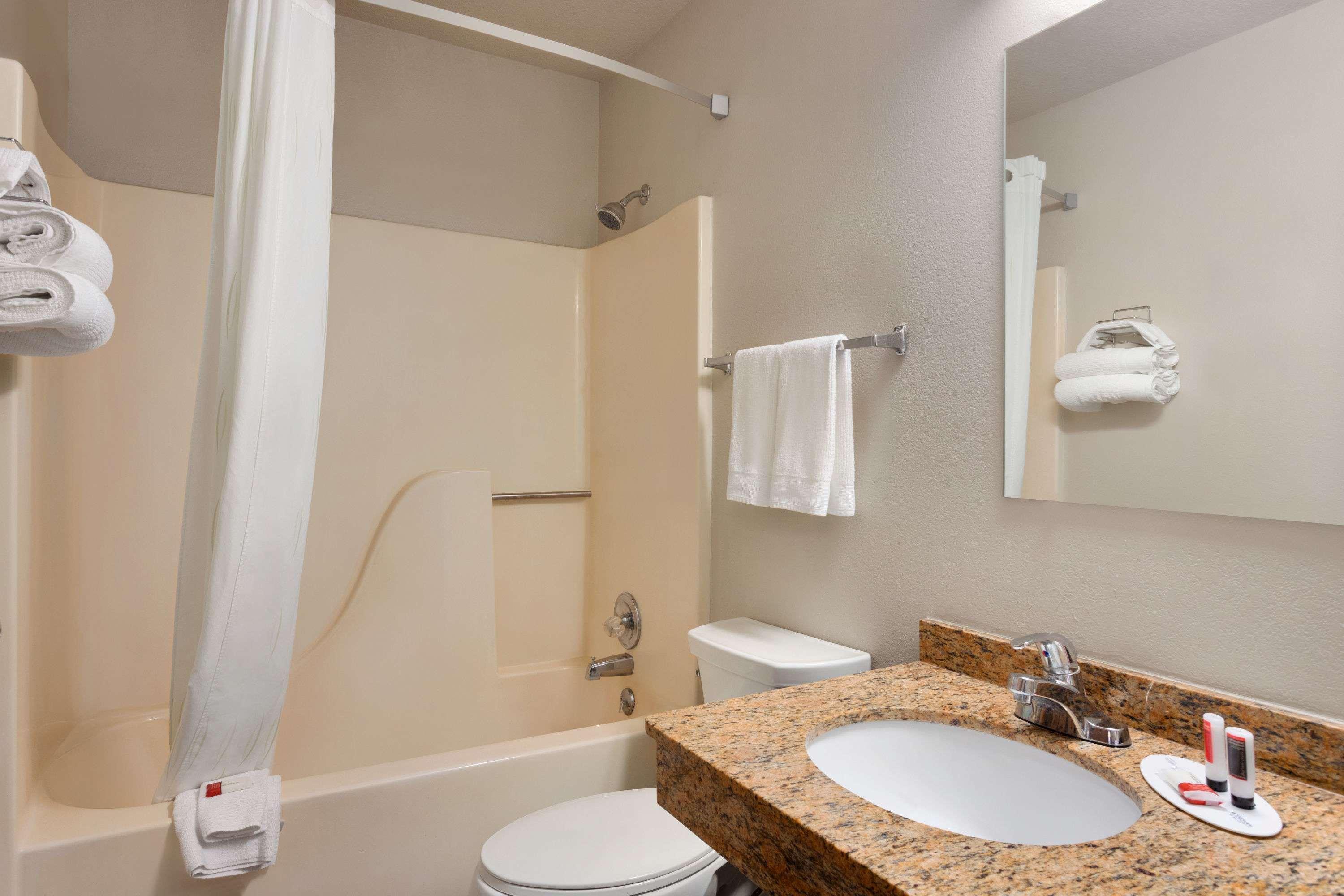 Travelodge By Wyndham Jefferson City Exterior photo