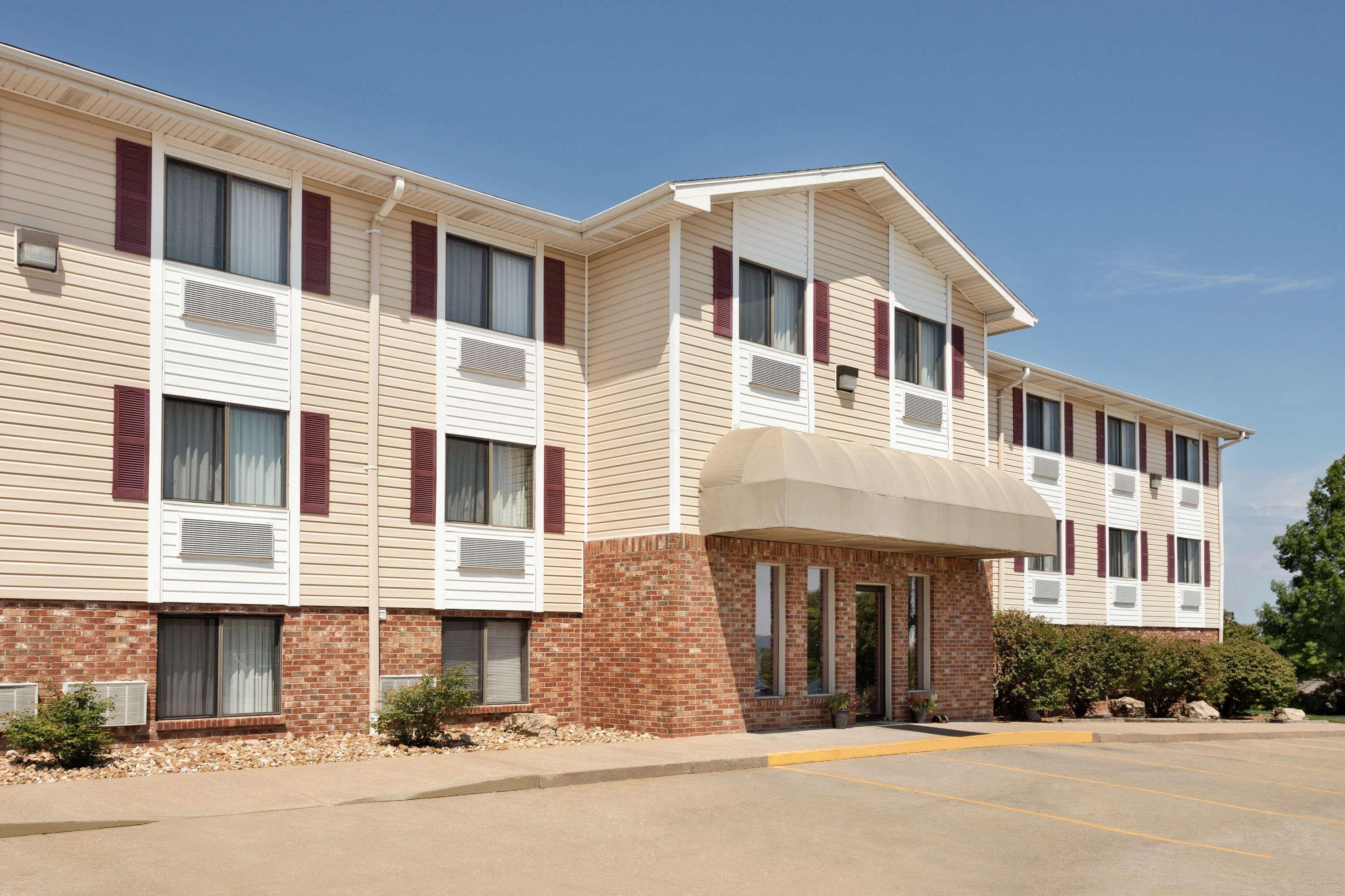 Travelodge By Wyndham Jefferson City Exterior photo