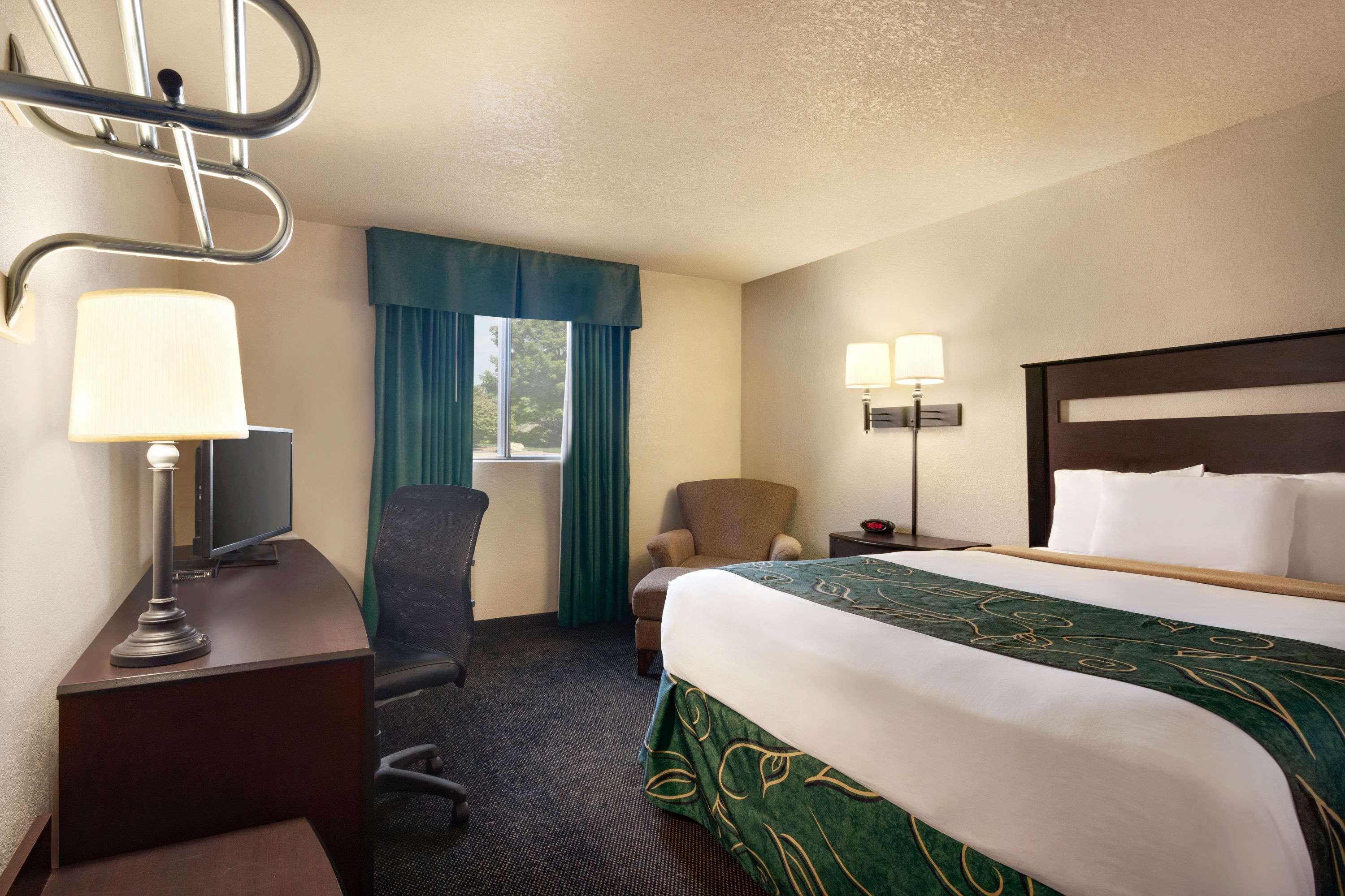 Travelodge By Wyndham Jefferson City Exterior photo