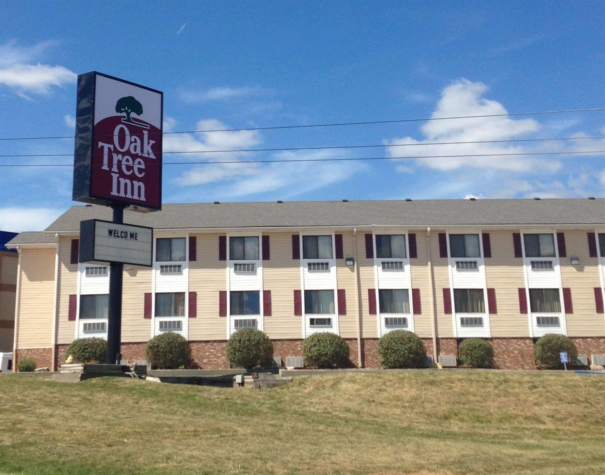 Travelodge By Wyndham Jefferson City Exterior photo