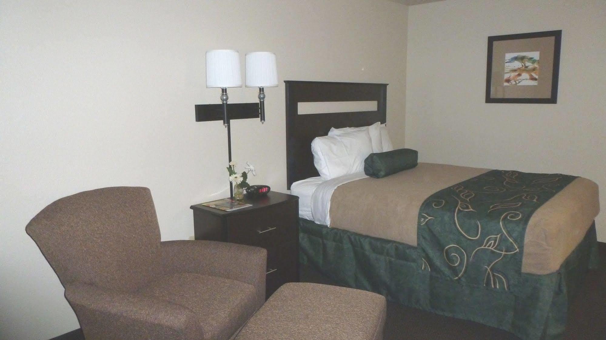 Travelodge By Wyndham Jefferson City Exterior photo